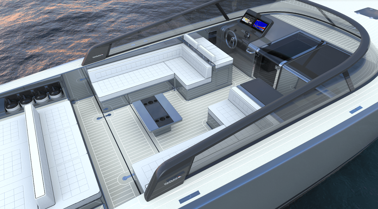 Open deck, two-cabin interior
