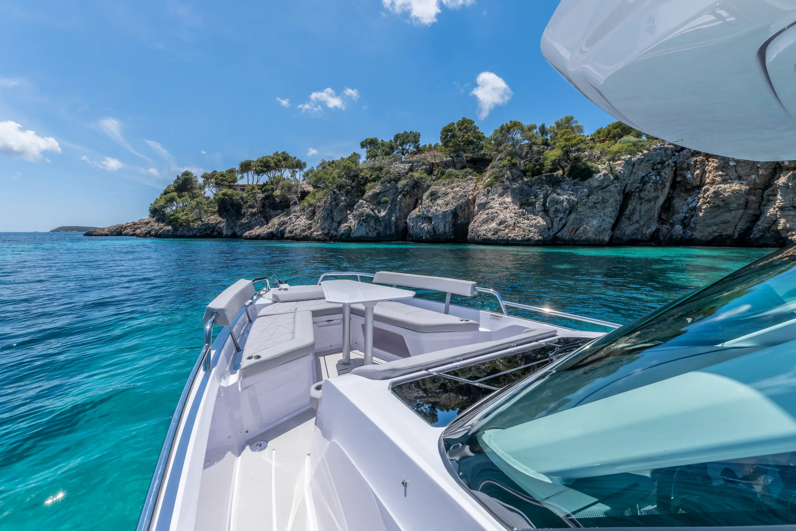 Axopar 29 Sun Top stern and outboard motor detail