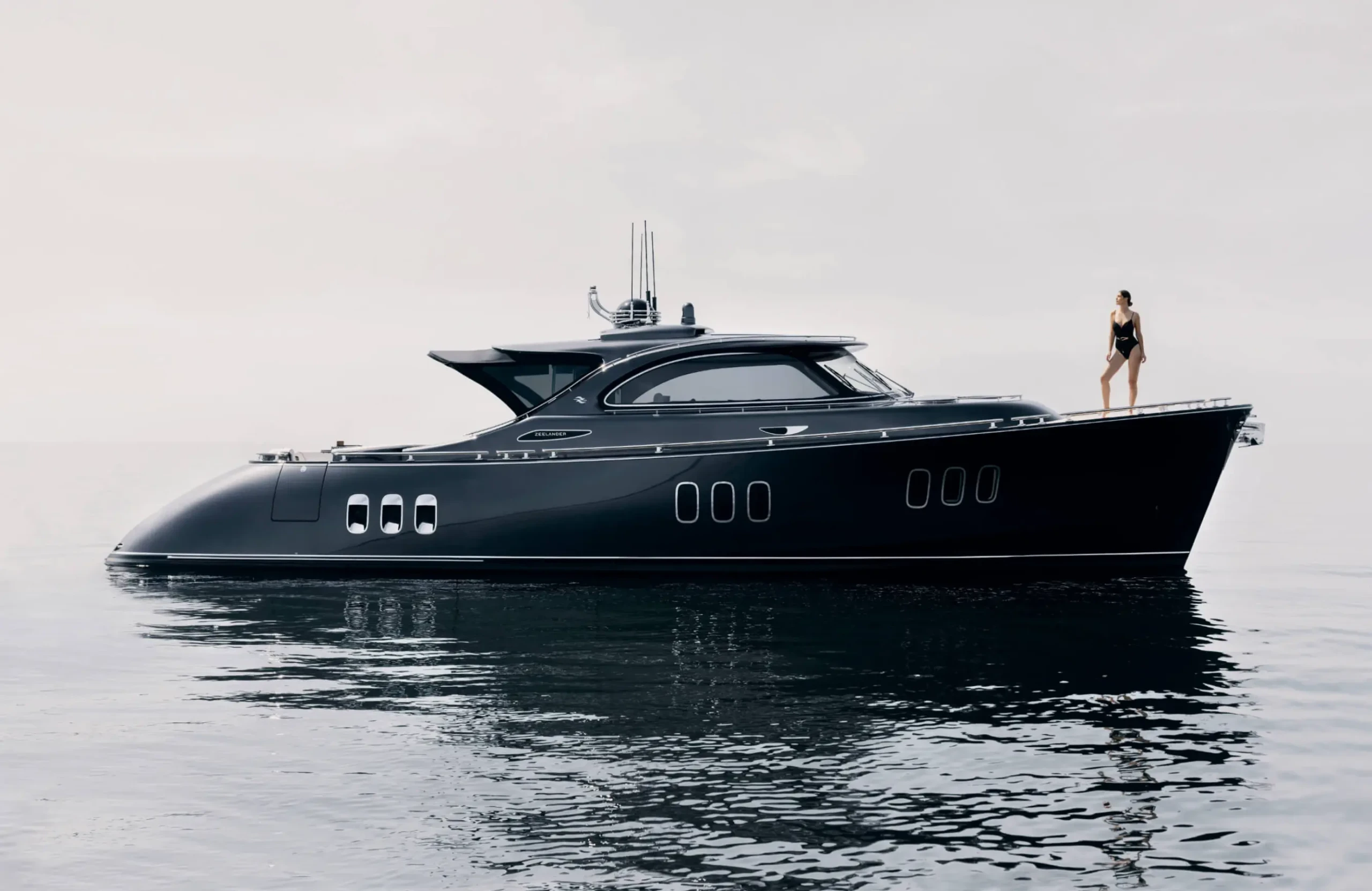 Zeelander 6 side view underway