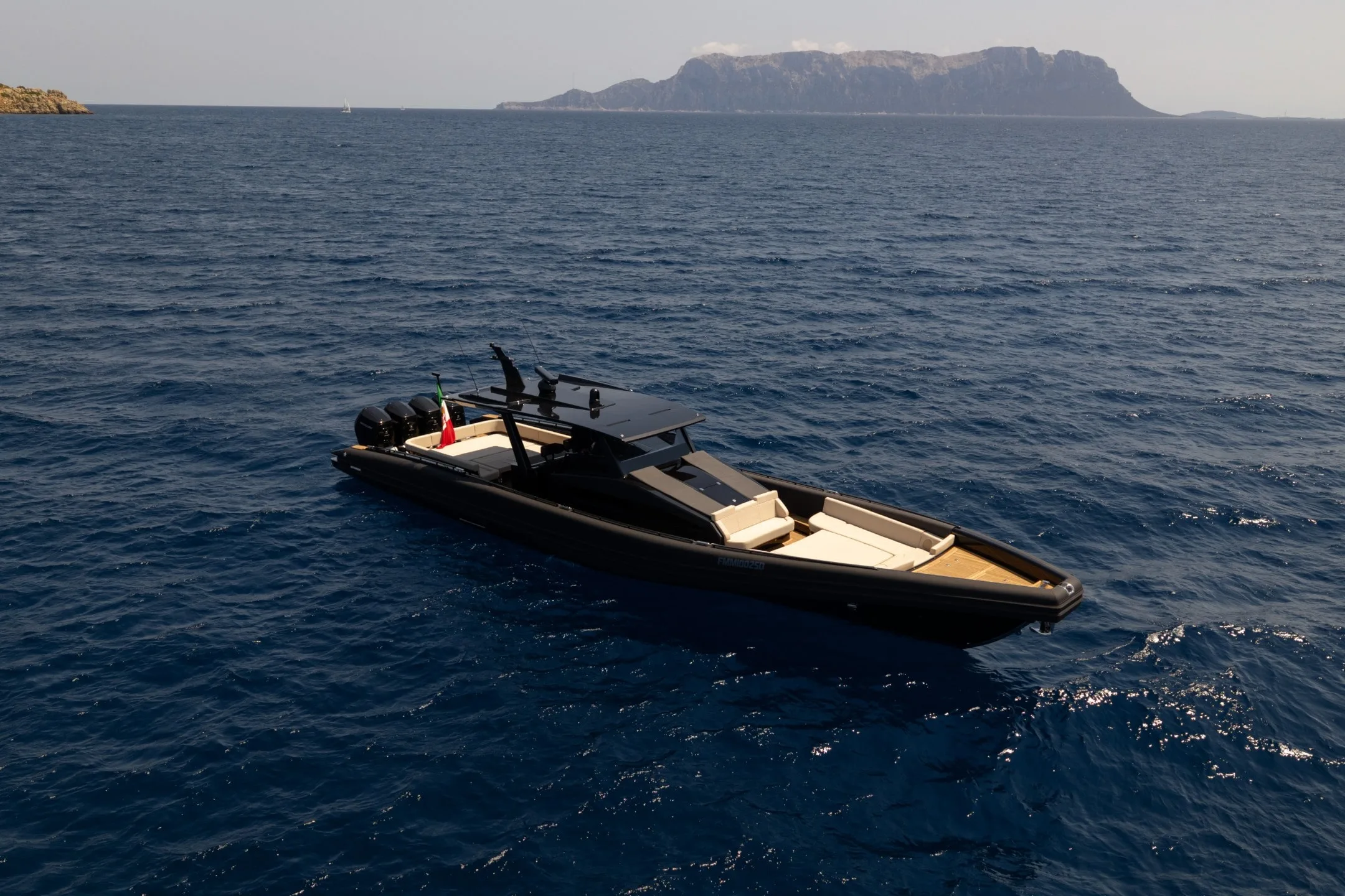 Novamarine BS 160 deck dinette and covered seating area