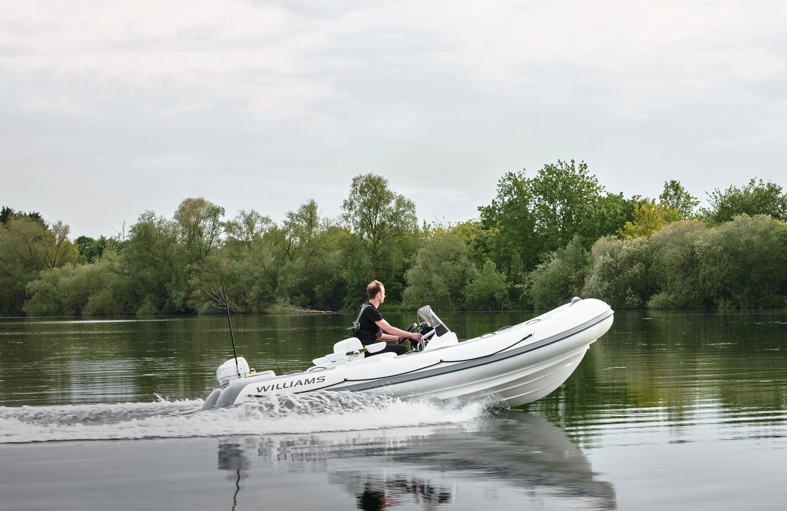 Williams SOLAS 505 DieselJet tender underway, product hero image