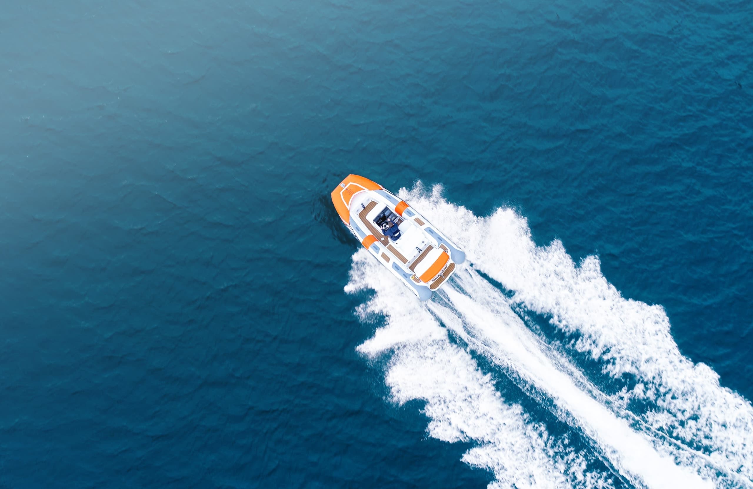 Williams SOLAS 565 DieselJet tender underway, banner hero image