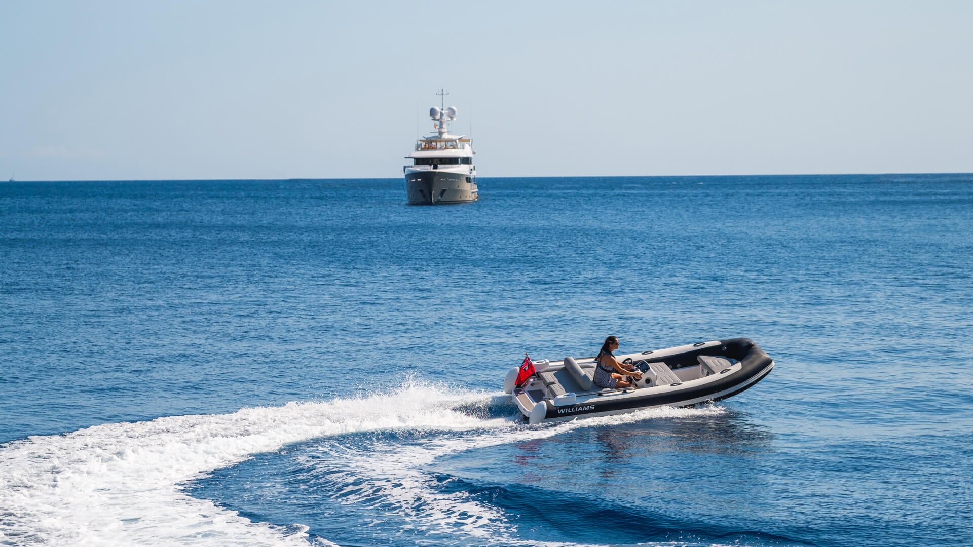 Williams SportJet 435 jet tender at speed