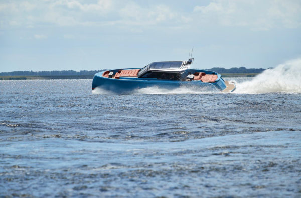 Vanquish 58 Superyacht chase boat